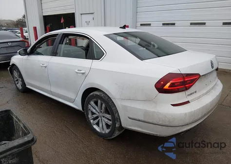 2018 Volkswagen Passat 2.0T Se z USA, uszkodzony, nr VIN 1VWBA7A39JC048763